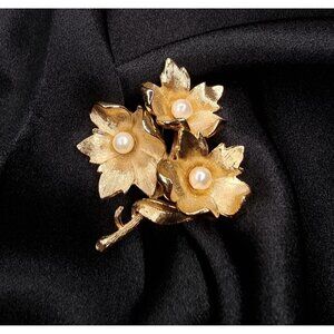 Vintage 1960s Gold-Toned Floral Brooch With Faux Pearl